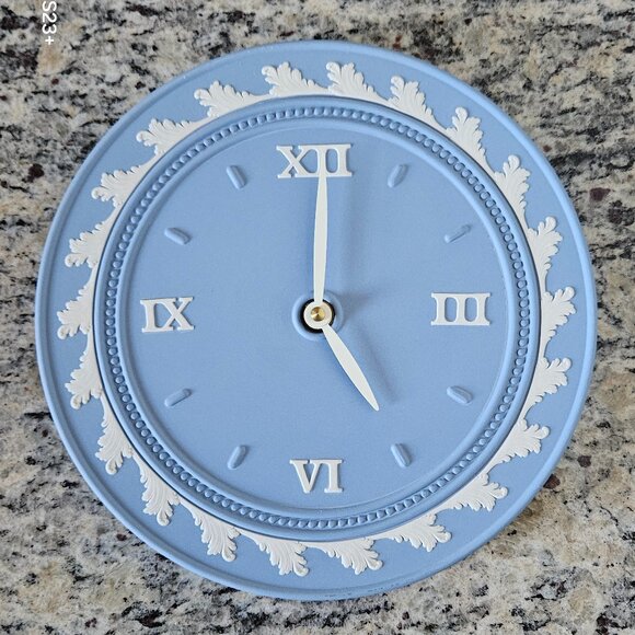 VERY RARE VINTAGE WEDGWOOD ENGLAND JASPERWARE BLUE WHITE ROUND WALL OFFICE CLOCK - Picture 1 of 15